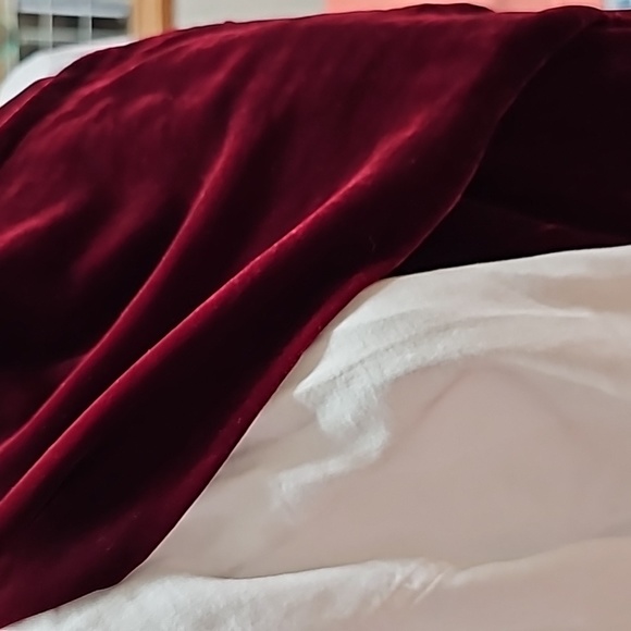 NEW DEEP BURGUNDY SCARF - Picture 7 of 7